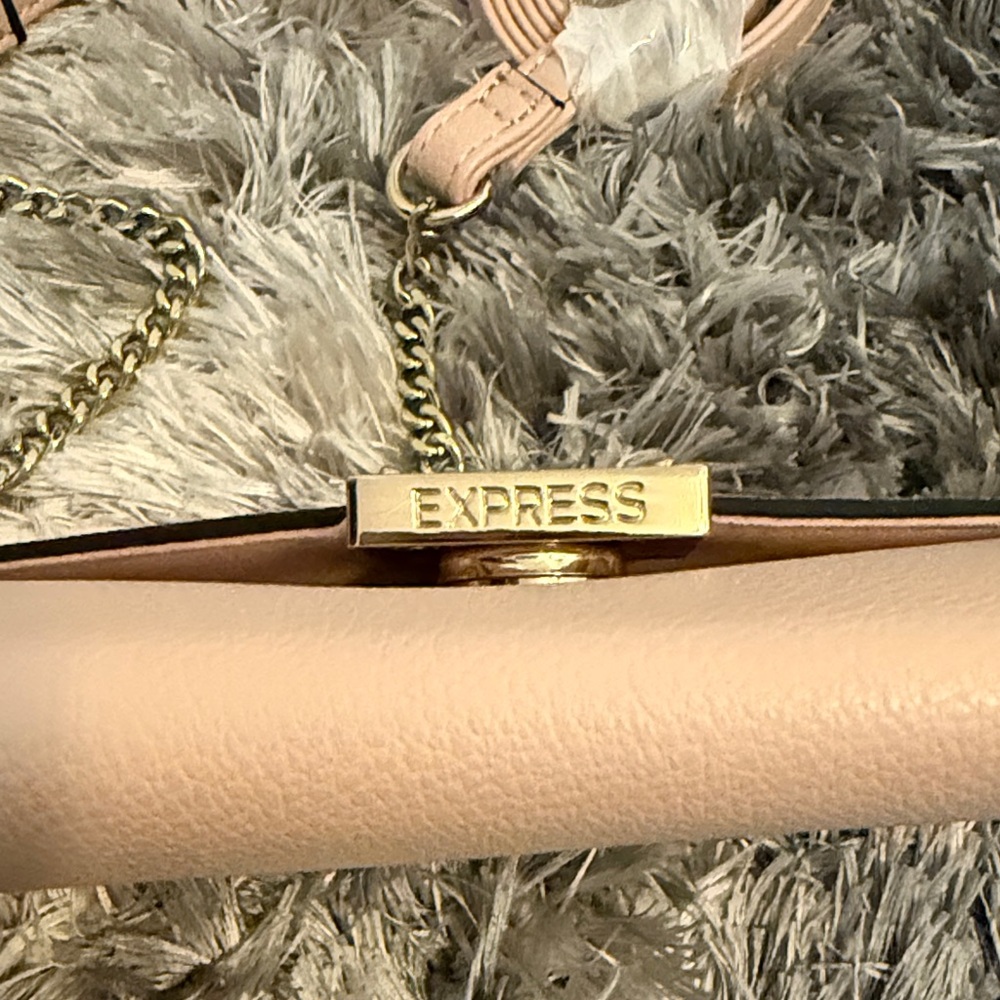 Express Crossbody Wallet on Chain - Picture 2 of 6